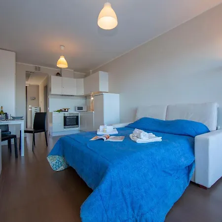 Appartement Meina Apartment
