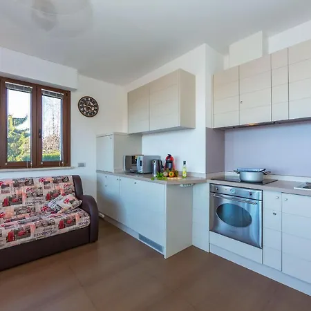 Appartement Meina Apartment