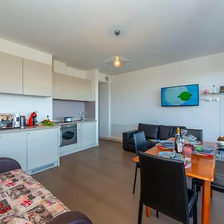 Meina Apartment *